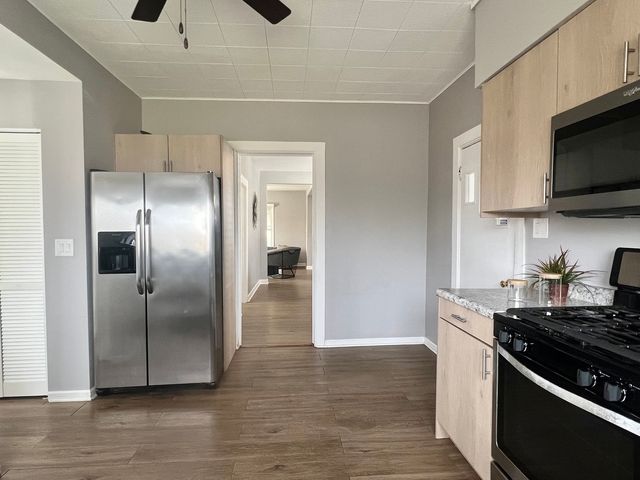 7113 Clarendon Hills Road, Darien, IL 60561