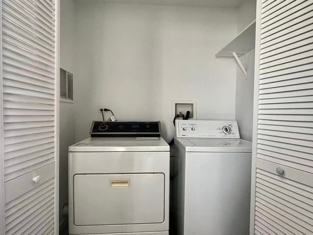 7113 Clarendon Hills Road, Darien, IL 60561