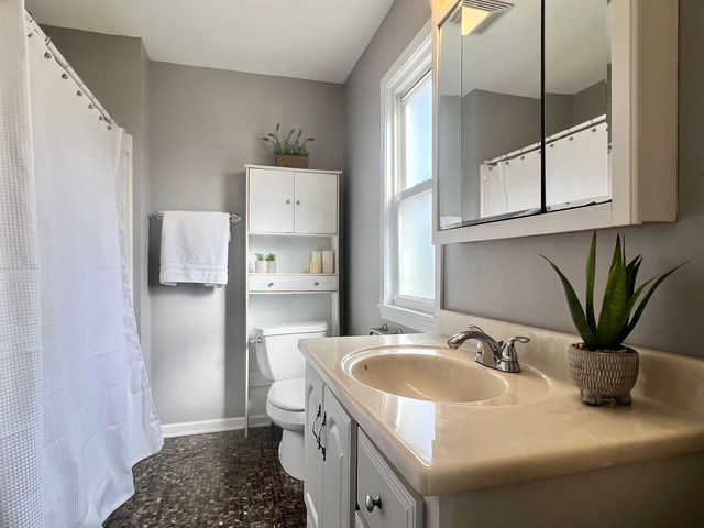 7113 Clarendon Hills Road, Darien, IL 60561