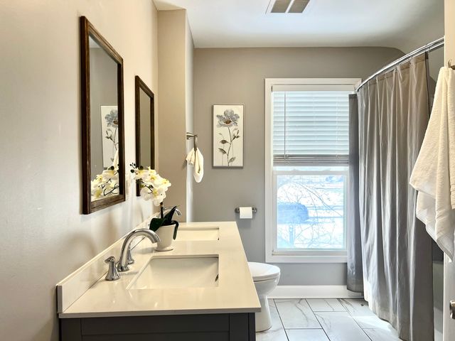 7113 Clarendon Hills Road, Darien, IL 60561