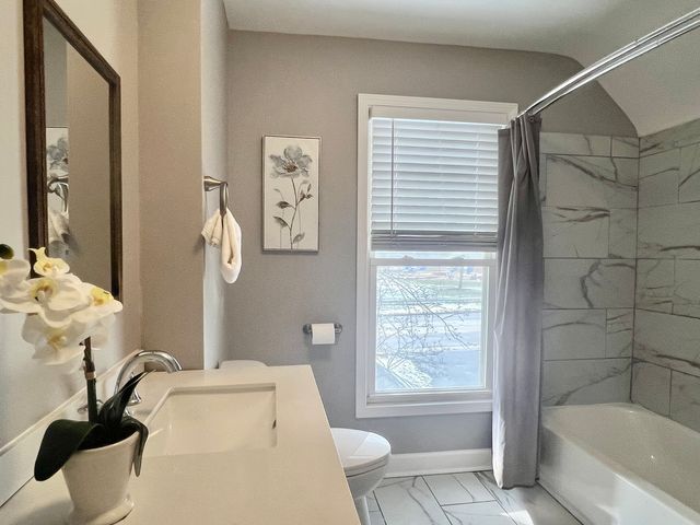 7113 Clarendon Hills Road, Darien, IL 60561