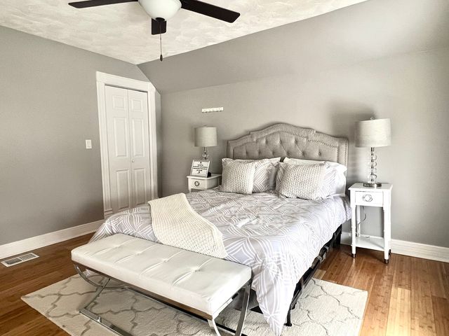 7113 Clarendon Hills Road, Darien, IL 60561