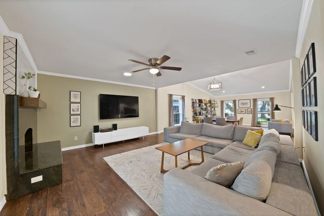 8525 Grumman Drive, Dallas, TX 75228