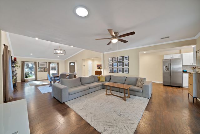 8525 Grumman Drive, Dallas, TX 75228