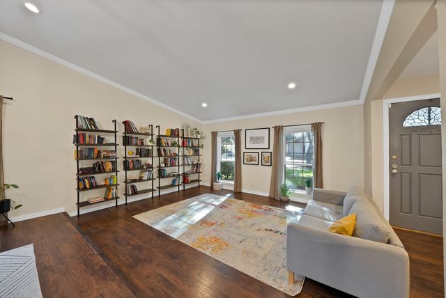 8525 Grumman Drive, Dallas, TX 75228