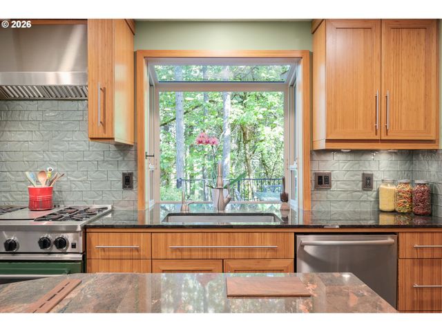 4330 N SHASTA Loop, Eugene, OR 97405