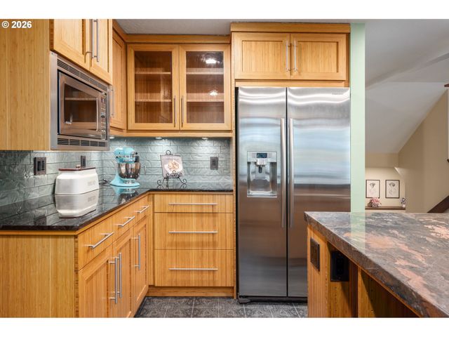 4330 N SHASTA Loop, Eugene, OR 97405