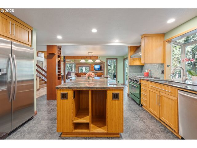 4330 N SHASTA Loop, Eugene, OR 97405