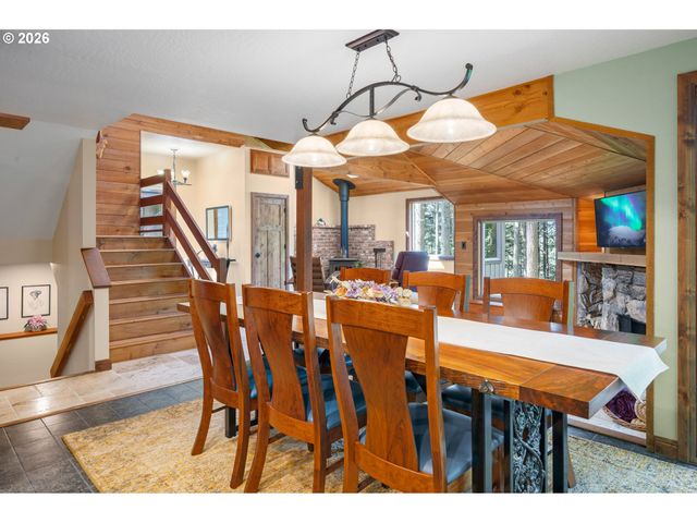 4330 N SHASTA Loop, Eugene, OR 97405