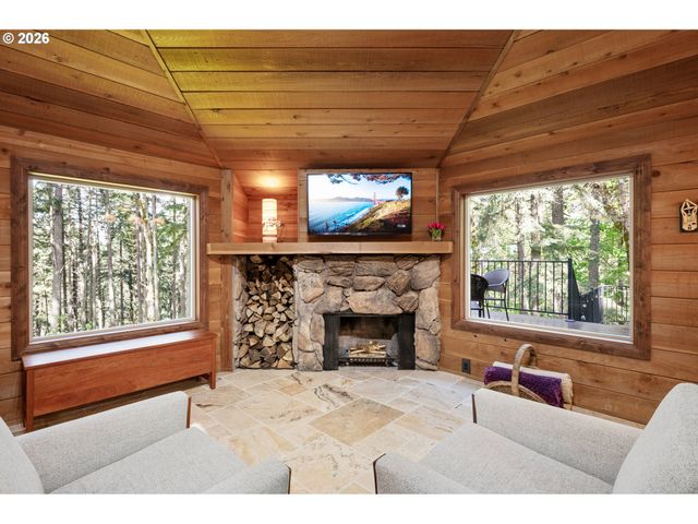 4330 N SHASTA Loop, Eugene, OR 97405