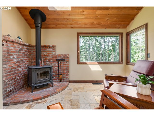 4330 N SHASTA Loop, Eugene, OR 97405