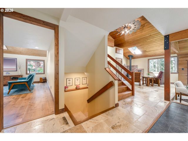 4330 N SHASTA Loop, Eugene, OR 97405