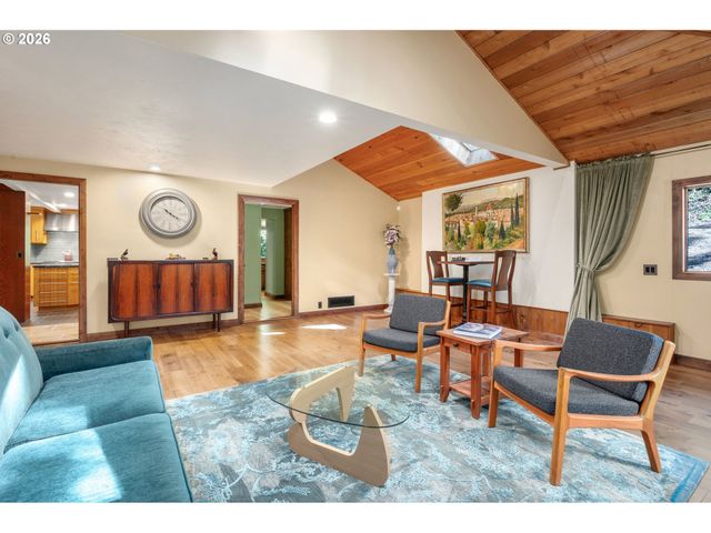 4330 N SHASTA Loop, Eugene, OR 97405