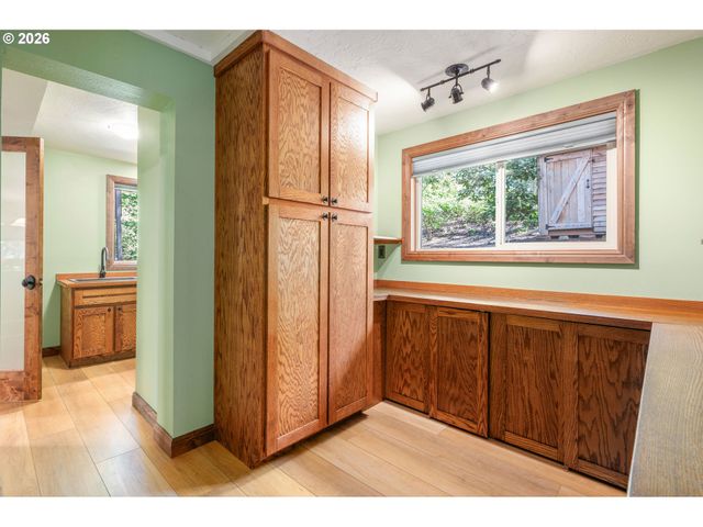 4330 N SHASTA Loop, Eugene, OR 97405