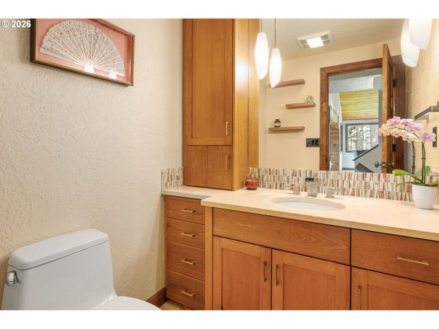 4330 N SHASTA Loop, Eugene, OR 97405