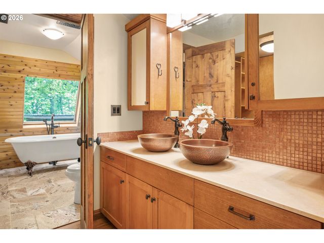 4330 N SHASTA Loop, Eugene, OR 97405