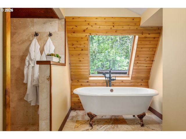 4330 N SHASTA Loop, Eugene, OR 97405