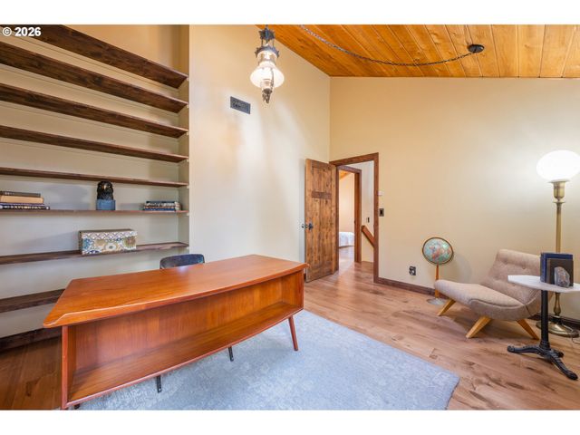 4330 N SHASTA Loop, Eugene, OR 97405