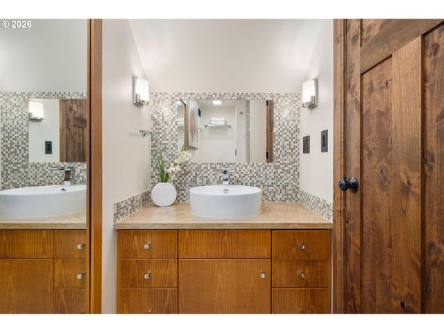 4330 N SHASTA Loop, Eugene, OR 97405