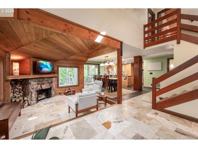 4330 N SHASTA Loop, Eugene, OR 97405