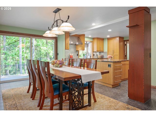 4330 N SHASTA Loop, Eugene, OR 97405