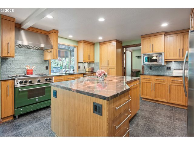 4330 N SHASTA Loop, Eugene, OR 97405