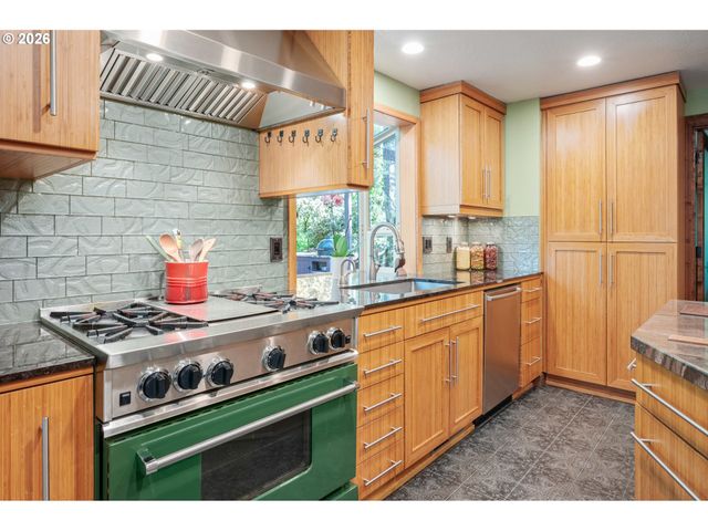 4330 N SHASTA Loop, Eugene, OR 97405