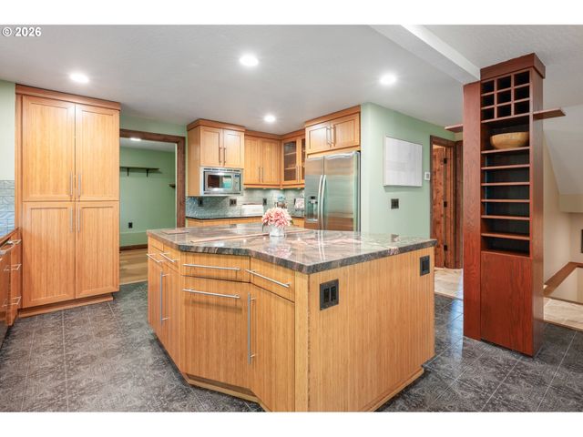 4330 N SHASTA Loop, Eugene, OR 97405