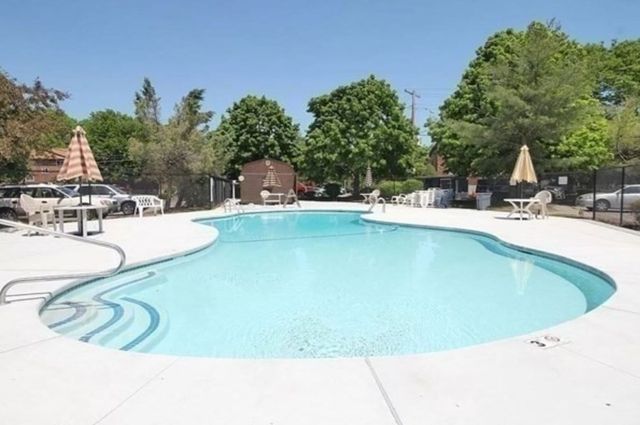 25 Westgate Rd 2, Boston, MA 02467