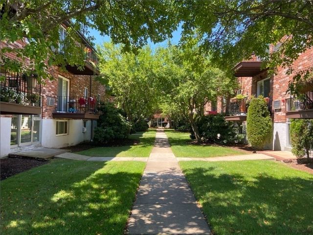 25 Westgate Rd 2, Boston, MA 02467
