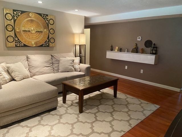 25 Westgate Rd 2, Boston, MA 02467