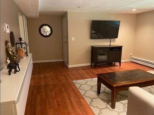 25 Westgate Rd 2, Boston, MA 02467