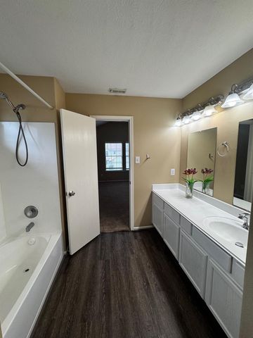 1411 Hallcroft Ln Lane, Houston, TX 77073