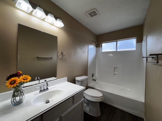 1411 Hallcroft Ln Lane, Houston, TX 77073