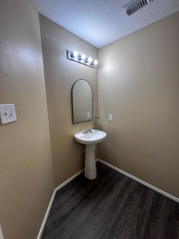 1411 Hallcroft Ln Lane, Houston, TX 77073