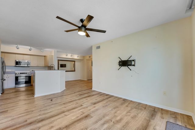 1112 Villa Circle, Boynton Beach, FL 33435