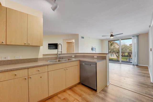 1112 Villa Circle, Boynton Beach, FL 33435