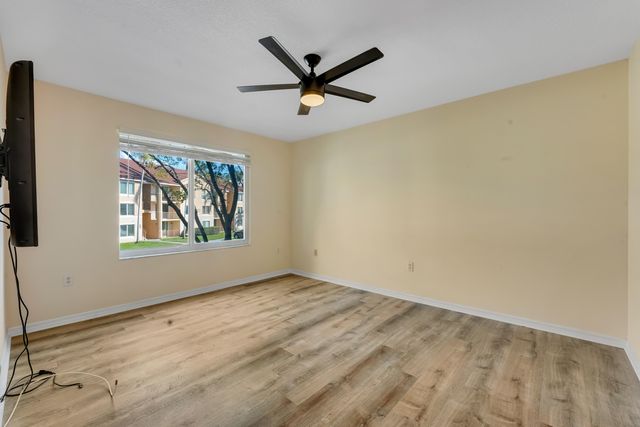 1112 Villa Circle, Boynton Beach, FL 33435