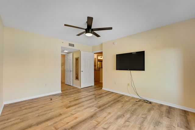 1112 Villa Circle, Boynton Beach, FL 33435