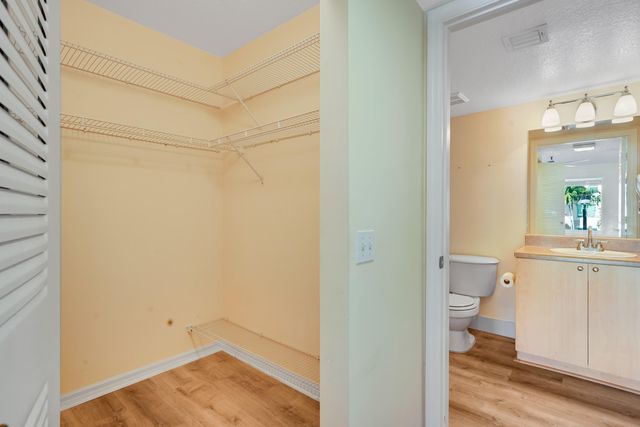 1112 Villa Circle, Boynton Beach, FL 33435