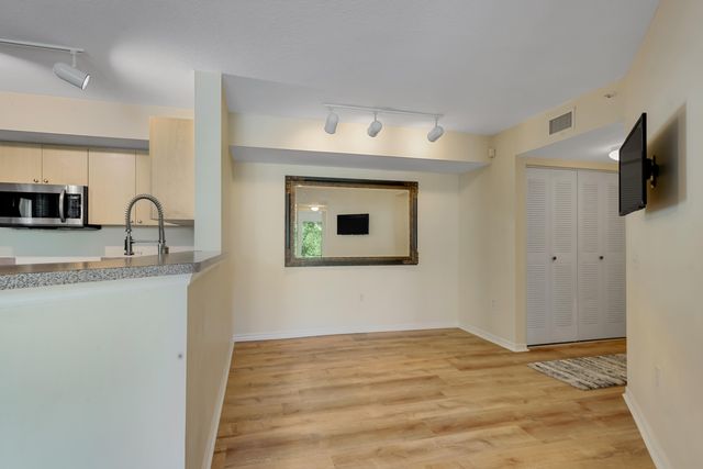 1112 Villa Circle, Boynton Beach, FL 33435