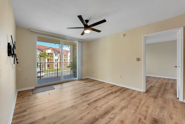 1112 Villa Circle, Boynton Beach, FL 33435