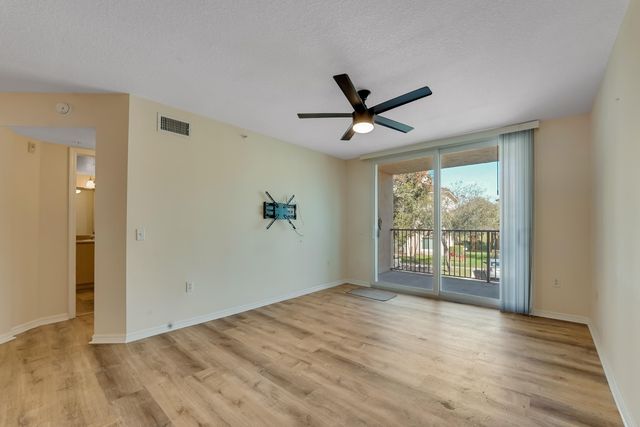 1112 Villa Circle, Boynton Beach, FL 33435