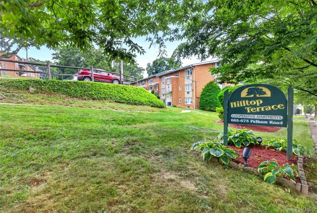 671 Pelham Road D9, New Rochelle, NY 10805