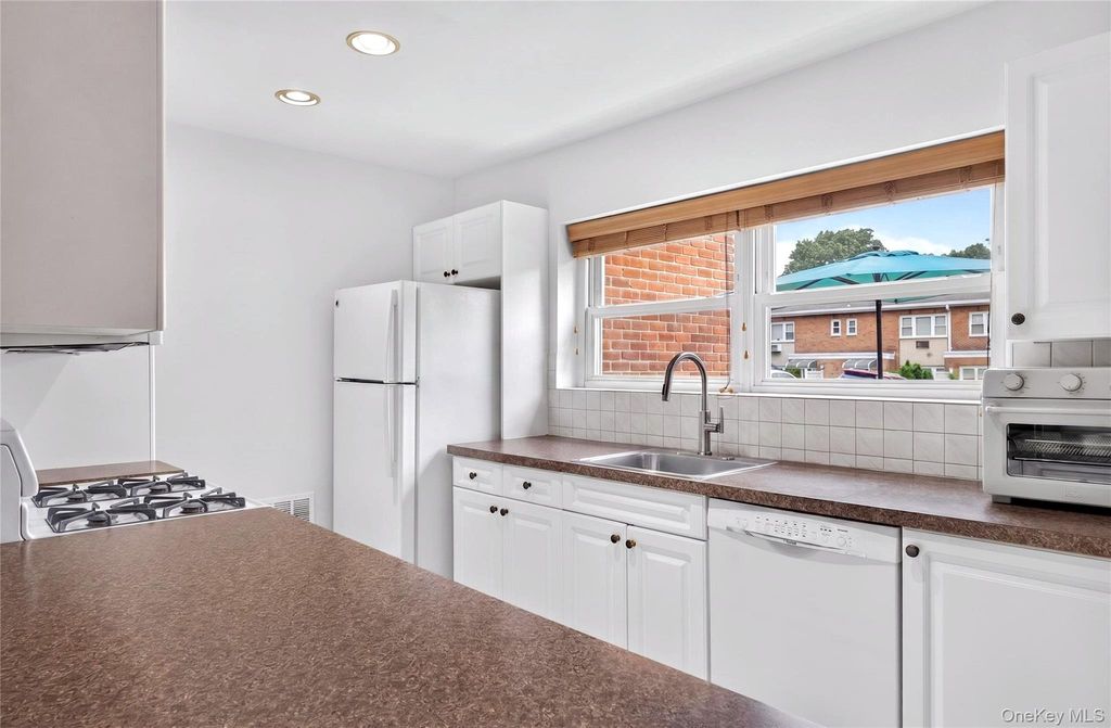 671 Pelham Road D9, New Rochelle, NY 10805 — photo 5