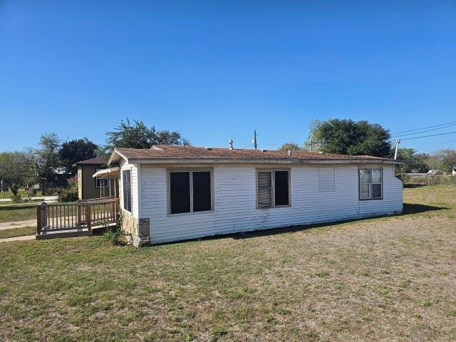 630 E B Avenue, Kingsville, TX 78363