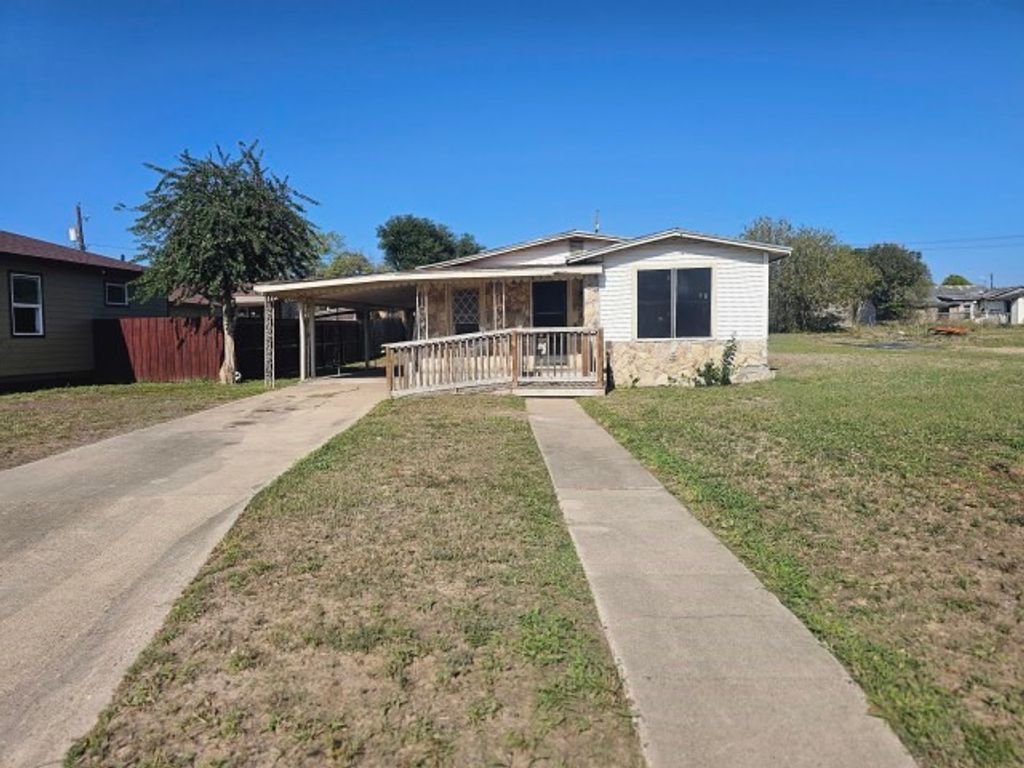 630 E B Avenue, Kingsville, TX 78363
