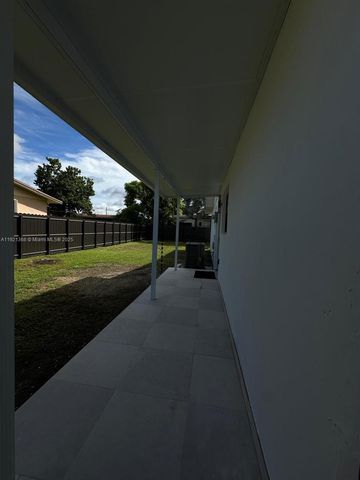 19823 SW 119th Ct, Miami, FL 33177