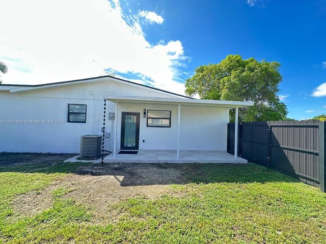 19823 SW 119th Ct, Miami, FL 33177