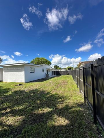 19823 SW 119th Ct, Miami, FL 33177